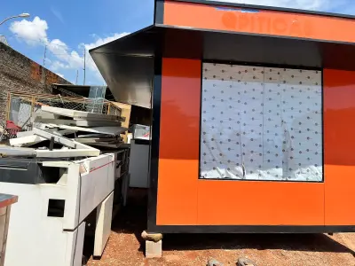 LOTE 507 - 01 KIOSQUE COM TODA ESTRUTURA METÁLIGA 3,00X3,00 METROS QUADRADOS (NO ESTADO)