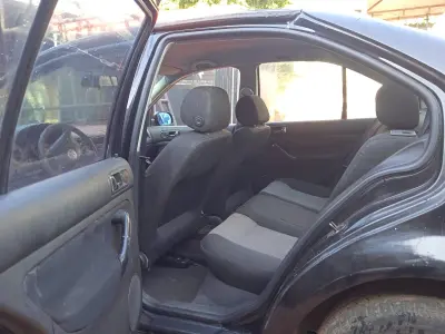LOTE 634 - 01 VW BORA A GASOLINA; ANO 2006/2007 NA COR PRETA (NO ESTADO)