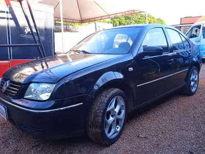 LOTE 634 - 01 VW BORA A GASOLINA; ANO 2006/2007 NA COR PRETA (NO ESTADO)