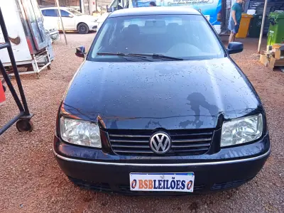 LOTE 634 - 01 VW BORA A GASOLINA; ANO 2006/2007 NA COR PRETA (NO ESTADO)