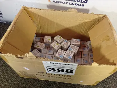 LOTE 398 - 01 LOTE COM APROXIMADAMENTE 80 LÂMPADAS DICROICA 1W 220V. (NO ESTADO) ATENÇÃO! FAZER A VISITAÇÃO ANTES DE ARREMATAR, NÃO SABEMOS SE FUNCIONA. LEILÃO NÃO TEM GARANTIA E NEM DEVOLUÇÃO, SUJEITO A POSSÍVEIS AVARIAS VISÍVEIS/OCULTAS E/OU AUSÊNCIA DE COMPONENTES.