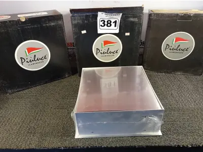 LOTE 381 - 03 LUMINÁRIAS DE EMBUTIR 30X30 PIOLUCE. (NO ESTADO) ATENÇÃO! FAZER A VISITAÇÃO ANTES DE ARREMATAR, NÃO SABEMOS SE FUNCIONA. LEILÃO NÃO TEM GARANTIA E NEM DEVOLUÇÃO, SUJEITO A POSSÍVEIS AVARIAS VISÍVEIS/OCULTAS E/OU AUSÊNCIA DE COMPONENTES.