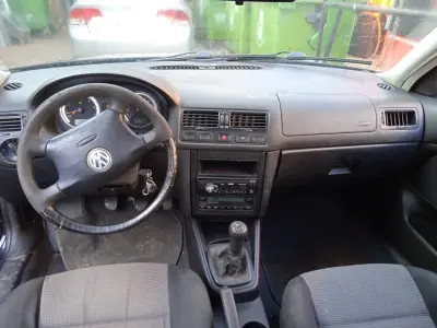 LOTE 634 - 01 VW BORA A GASOLINA; ANO 2006/2007 NA COR PRETA (NO ESTADO)