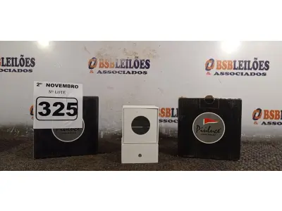 LOTE 325 - 03 ARANDELAS RETANGULARES. (NO ESTADO) ATENÇÃO! FAZER A VISITAÇÃO ANTES DE ARREMATAR, NÃO SABEMOS SE FUNCIONA. LEILÃO NÃO TEM GARANTIA E NEM DEVOLUÇÃO, SUJEITO A POSSÍVEIS AVARIAS VISÍVEIS/OCULTAS E/OU AUSÊNCIA DE COMPONENTES.