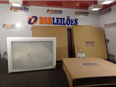LOTE 136 - 04 PLAFONS DE SOBREPOR 40X30 INCOLUSTRE. (NO ESTADO) ATENÇÃO! FAZER A VISITAÇÃO ANTES DE ARREMATAR, NÃO SABEMOS SE FUNCIONA. LEILÃO NÃO TEM GARANTIA E NEM DEVOLUÇÃO, SUJEITO A POSSÍVEIS AVARIAS VISÍVEIS/OCULTAS E/OU AUSÊNCIA DE COMPONENTES.