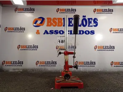 LOTE 189 - 01 SUPORTE PARA FURADEIRA DE BANCADA. (NO ESTADO) ATENÇÃO! FAZER A VISITAÇÃO ANTES DE ARREMATAR, NÃO SABEMOS SE FUNCIONA. LEILÃO NÃO TEM GARANTIA E NEM DEVOLUÇÃO, SUJEITO A POSSÍVEIS AVARIAS VISÍVEIS/OCULTAS E/OU AUSÊNCIA DE COMPONENTES.