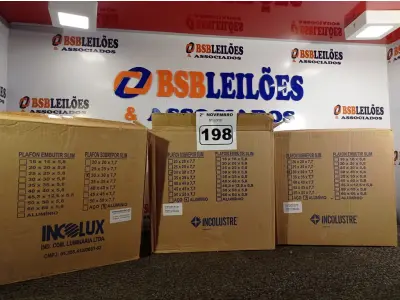 LOTE 198 - 03 PLAFONS DE SOBREPOR 30X30 MARCAS INCOLUSTRE. (NO ESTADO) ATENÇÃO! FAZER A VISITAÇÃO ANTES DE ARREMATAR, NÃO SABEMOS SE FUNCIONA. LEILÃO NÃO TEM GARANTIA E NEM DEVOLUÇÃO, SUJEITO A POSSÍVEIS AVARIAS VISÍVEIS/OCULTAS E/OU AUSÊNCIA DE COMPONENTES.