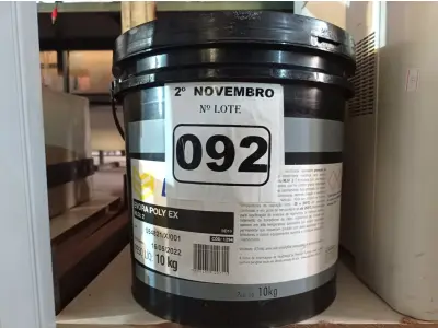 LOTE 092 - 01 BALDE DE GRAXA EVORA POLY EX 10KG. (NO ESTADO) ATENÇÃO! FAZER A VISITAÇÃO ANTES DE ARREMATAR, NÃO SABEMOS SE FUNCIONA. LEILÃO NÃO TEM GARANTIA E NEM DEVOLUÇÃO, SUJEITO A POSSÍVEIS AVARIAS VISÍVEIS/OCULTAS E/OU AUSÊNCIA DE COMPONENTES.