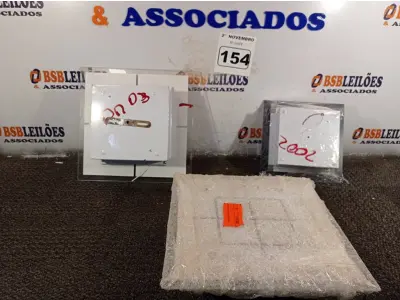 LOTE 154 - 03 LUMINÁRIAS DE EMBUTIR. (NO ESTADO) ATENÇÃO! FAZER A VISITAÇÃO ANTES DE ARREMATAR, NÃO SABEMOS SE FUNCIONA. LEILÃO NÃO TEM GARANTIA E NEM DEVOLUÇÃO, SUJEITO A POSSÍVEIS AVARIAS VISÍVEIS/OCULTAS E/OU AUSÊNCIA DE COMPONENTES.