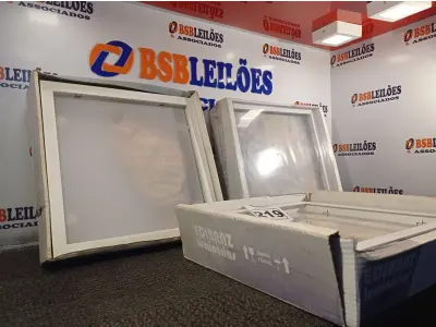 LOTE 219 - 03 LUMINÁRIAS DE EMBUTIR MARCAS EDIBRAZ. (NO ESTADO) ATENÇÃO! FAZER A VISITAÇÃO ANTES DE ARREMATAR, NÃO SABEMOS SE FUNCIONA. LEILÃO NÃO TEM GARANTIA E NEM DEVOLUÇÃO, SUJEITO A POSSÍVEIS AVARIAS VISÍVEIS/OCULTAS E/OU AUSÊNCIA DE COMPONENTES.