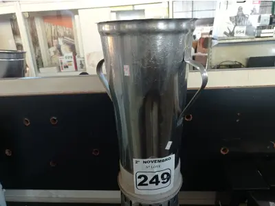 LOTE 249 - 01 LIQUIDIFICADOR INDUSTRIAL MARCA POLI. (NO ESTADO) ATENÇÃO! FAZER A VISITAÇÃO ANTES DE ARREMATAR, NÃO SABEMOS SE FUNCIONA. LEILÃO NÃO TEM GARANTIA E NEM DEVOLUÇÃO, SUJEITO A POSSÍVEIS AVARIAS VISÍVEIS/OCULTAS E/OU AUSÊNCIA DE COMPONENTES.