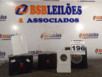 LOTE 196 - 03 ARANDELAS PIOLUCE SENDO 02 CURVAS E 01 RETANGULAR. (NO ESTADO) ATENÇÃO! FAZER A VISITAÇÃO ANTES DE ARREMATAR, NÃO SABEMOS SE FUNCIONA. LEILÃO NÃO TEM GARANTIA E NEM DEVOLUÇÃO, SUJEITO A POSSÍVEIS AVARIAS VISÍVEIS/OCULTAS E/OU AUSÊNCIA DE COMPONENTES.