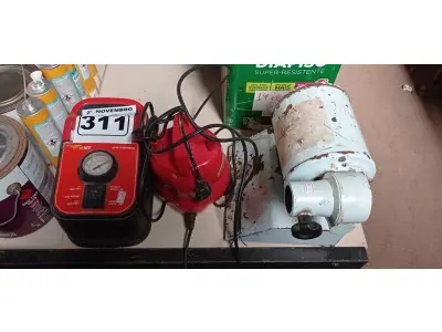 LOTE 311 - 01 COMPRESSOR DE AR 12V, 01 INFLADOR E 01 MOEDOR DE CARNE INCOMPLETOS. (NO ESTADO) ATENÇÃO! FAZER A VISITAÇÃO ANTES DE ARREMATAR, NÃO SABEMOS SE FUNCIONA. LEILÃO NÃO TEM GARANTIA E NEM DEVOLUÇÃO, SUJEITO A POSSÍVEIS AVARIAS VISÍVEIS/OCULTAS E/OU AUSÊNCIA DE COMPONENTES.