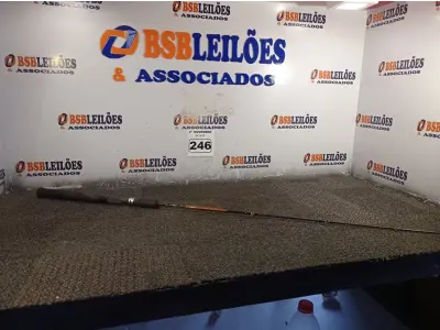 LOTE 246 - 01 VARA DE PESCA EM FIBRA DE VIDRO. (NO ESTADO) ATENÇÃO! FAZER A VISITAÇÃO ANTES DE ARREMATAR, NÃO SABEMOS SE FUNCIONA. LEILÃO NÃO TEM GARANTIA E NEM DEVOLUÇÃO, SUJEITO A POSSÍVEIS AVARIAS VISÍVEIS/OCULTAS E/OU AUSÊNCIA DE COMPONENTES.