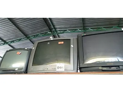 LOTE 095 - 03 TV’S DE TUBO MARCAS E MODELOS DIVERSOS. (NO ESTADO) ATENÇÃO! FAZER A VISITAÇÃO ANTES DE ARREMATAR, NÃO SABEMOS SE FUNCIONA. LEILÃO NÃO TEM GARANTIA E NEM DEVOLUÇÃO, SUJEITO A POSSÍVEIS AVARIAS VISÍVEIS/OCULTAS E/OU AUSÊNCIA DE COMPONENTES.