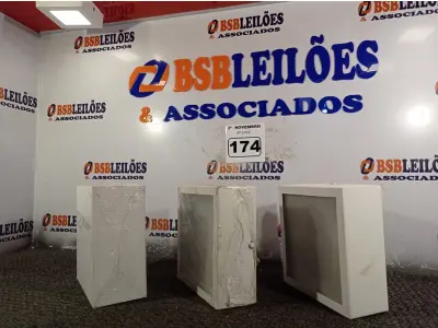 LOTE 174 - 03 LUMINÁRIAS DE SOBREPOR. (NO ESTADO) ATENÇÃO! FAZER A VISITAÇÃO ANTES DE ARREMATAR, NÃO SABEMOS SE FUNCIONA. LEILÃO NÃO TEM GARANTIA E NEM DEVOLUÇÃO, SUJEITO A POSSÍVEIS AVARIAS VISÍVEIS/OCULTAS E/OU AUSÊNCIA DE COMPONENTES.