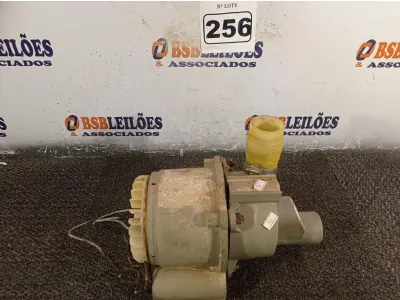 LOTE 256 - 01 MOTOR PARA BANHEIRA DE HIDROMASSAGEM. (NO ESTADO) ATENÇÃO! FAZER A VISITAÇÃO ANTES DE ARREMATAR, NÃO SABEMOS SE FUNCIONA. LEILÃO NÃO TEM GARANTIA E NEM DEVOLUÇÃO, SUJEITO A POSSÍVEIS AVARIAS VISÍVEIS/OCULTAS E/OU AUSÊNCIA DE COMPONENTES.
