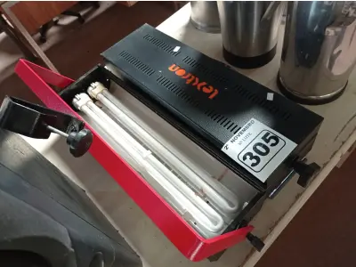 LOTE 305 - 02 LUMINÁRIAS PARA ESTÚDIO. (NO ESTADO) ATENÇÃO! FAZER A VISITAÇÃO ANTES DE ARREMATAR, NÃO SABEMOS SE FUNCIONA. LEILÃO NÃO TEM GARANTIA E NEM DEVOLUÇÃO, SUJEITO A POSSÍVEIS AVARIAS VISÍVEIS/OCULTAS E/OU AUSÊNCIA DE COMPONENTES.