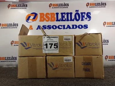 LOTE 175 - 06 LUMINÁRIAS PENDENTE FOSCO VITROLUX CÓD. C-003. (NO ESTADO) ATENÇÃO! FAZER A VISITAÇÃO ANTES DE ARREMATAR, NÃO SABEMOS SE FUNCIONA. LEILÃO NÃO TEM GARANTIA E NEM DEVOLUÇÃO, SUJEITO A POSSÍVEIS AVARIAS VISÍVEIS/OCULTAS E/OU AUSÊNCIA DE COMPONENTES.
