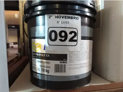 LOTE 092 - 01 BALDE DE GRAXA EVORA POLY EX 10KG. (NO ESTADO) ATENÇÃO! FAZER A VISITAÇÃO ANTES DE ARREMATAR, NÃO SABEMOS SE FUNCIONA. LEILÃO NÃO TEM GARANTIA E NEM DEVOLUÇÃO, SUJEITO A POSSÍVEIS AVARIAS VISÍVEIS/OCULTAS E/OU AUSÊNCIA DE COMPONENTES.