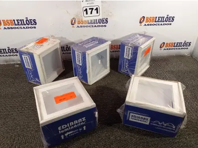 LOTE 171 - 05 LUMINÁRIAS DE EMBUTIR. (NO ESTADO) ATENÇÃO! FAZER A VISITAÇÃO ANTES DE ARREMATAR, NÃO SABEMOS SE FUNCIONA. LEILÃO NÃO TEM GARANTIA E NEM DEVOLUÇÃO, SUJEITO A POSSÍVEIS AVARIAS VISÍVEIS/OCULTAS E/OU AUSÊNCIA DE COMPONENTES.