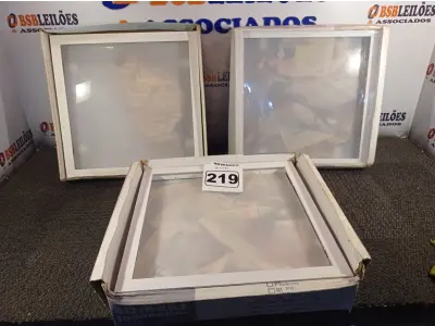 LOTE 219 - 03 LUMINÁRIAS DE EMBUTIR MARCAS EDIBRAZ. (NO ESTADO) ATENÇÃO! FAZER A VISITAÇÃO ANTES DE ARREMATAR, NÃO SABEMOS SE FUNCIONA. LEILÃO NÃO TEM GARANTIA E NEM DEVOLUÇÃO, SUJEITO A POSSÍVEIS AVARIAS VISÍVEIS/OCULTAS E/OU AUSÊNCIA DE COMPONENTES.