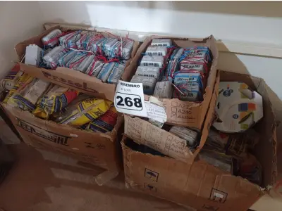 LOTE 268 - 01 LOTE COM VÁRIAS LUMINÁRIAS E REATORES PARA LÂMPADAS FLUORESCENTES MARCAS E MODELOS DIVERSOS. (NO ESTADO) ATENÇÃO! FAZER A VISITAÇÃO ANTES DE ARREMATAR, NÃO SABEMOS SE FUNCIONA. LEILÃO NÃO TEM GARANTIA E NEM DEVOLUÇÃO, SUJEITO A POSSÍVEIS AVARIAS VISÍVEIS/OCULTAS E/OU AUSÊNCIA DE COMPONENTES.