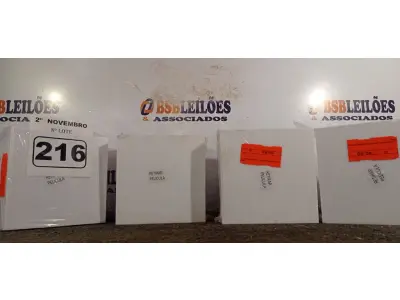 LOTE 216 - 04 LUMINÁRIAS DE SOBREPOR EM ACRÍLICO. (NO ESTADO) ATENÇÃO! FAZER A VISITAÇÃO ANTES DE ARREMATAR, NÃO SABEMOS SE FUNCIONA. LEILÃO NÃO TEM GARANTIA E NEM DEVOLUÇÃO, SUJEITO A POSSÍVEIS AVARIAS VISÍVEIS/OCULTAS E/OU AUSÊNCIA DE COMPONENTES.