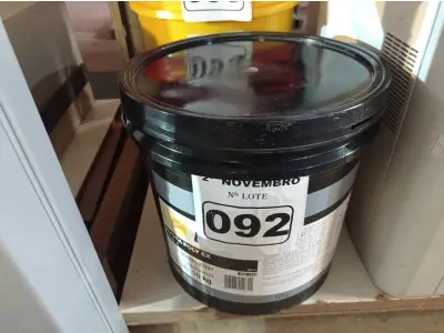 LOTE 092 - 01 BALDE DE GRAXA EVORA POLY EX 10KG. (NO ESTADO) ATENÇÃO! FAZER A VISITAÇÃO ANTES DE ARREMATAR, NÃO SABEMOS SE FUNCIONA. LEILÃO NÃO TEM GARANTIA E NEM DEVOLUÇÃO, SUJEITO A POSSÍVEIS AVARIAS VISÍVEIS/OCULTAS E/OU AUSÊNCIA DE COMPONENTES.