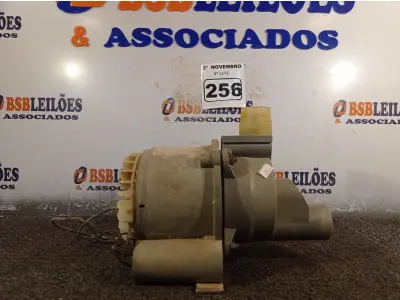 LOTE 256 - 01 MOTOR PARA BANHEIRA DE HIDROMASSAGEM. (NO ESTADO) ATENÇÃO! FAZER A VISITAÇÃO ANTES DE ARREMATAR, NÃO SABEMOS SE FUNCIONA. LEILÃO NÃO TEM GARANTIA E NEM DEVOLUÇÃO, SUJEITO A POSSÍVEIS AVARIAS VISÍVEIS/OCULTAS E/OU AUSÊNCIA DE COMPONENTES.