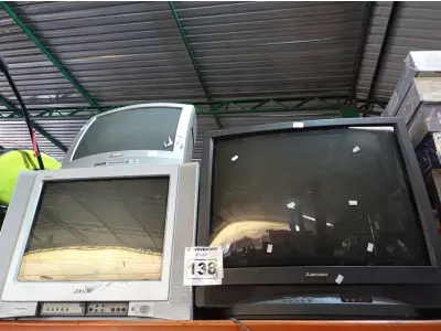 LOTE 138 - 03 TV’S DE TUBO MARCAS E MODELOS DIVERSOS. (NO ESTADO) ATENÇÃO! FAZER A VISITAÇÃO ANTES DE ARREMATAR, NÃO SABEMOS SE FUNCIONA. LEILÃO NÃO TEM GARANTIA E NEM DEVOLUÇÃO, SUJEITO A POSSÍVEIS AVARIAS VISÍVEIS/OCULTAS E/OU AUSÊNCIA DE COMPONENTES.