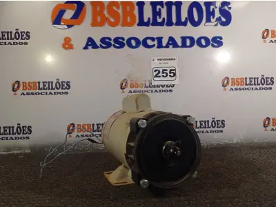 LOTE 255 - 01 MOTOR PARA BANHEIRA DE HIDROMASSAGEM. (NO ESTADO) ATENÇÃO! FAZER A VISITAÇÃO ANTES DE ARREMATAR, NÃO SABEMOS SE FUNCIONA. LEILÃO NÃO TEM GARANTIA E NEM DEVOLUÇÃO, SUJEITO A POSSÍVEIS AVARIAS VISÍVEIS/OCULTAS E/OU AUSÊNCIA DE COMPONENTES.