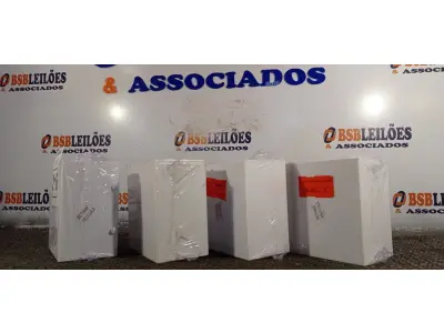 LOTE 216 - 04 LUMINÁRIAS DE SOBREPOR EM ACRÍLICO. (NO ESTADO) ATENÇÃO! FAZER A VISITAÇÃO ANTES DE ARREMATAR, NÃO SABEMOS SE FUNCIONA. LEILÃO NÃO TEM GARANTIA E NEM DEVOLUÇÃO, SUJEITO A POSSÍVEIS AVARIAS VISÍVEIS/OCULTAS E/OU AUSÊNCIA DE COMPONENTES.