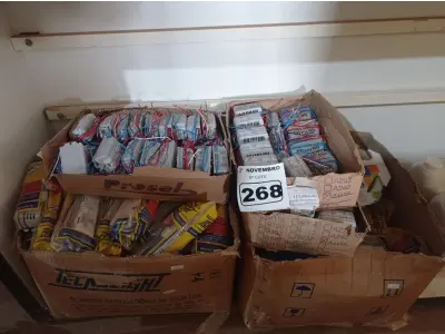 LOTE 268 - 01 LOTE COM VÁRIAS LUMINÁRIAS E REATORES PARA LÂMPADAS FLUORESCENTES MARCAS E MODELOS DIVERSOS. (NO ESTADO) ATENÇÃO! FAZER A VISITAÇÃO ANTES DE ARREMATAR, NÃO SABEMOS SE FUNCIONA. LEILÃO NÃO TEM GARANTIA E NEM DEVOLUÇÃO, SUJEITO A POSSÍVEIS AVARIAS VISÍVEIS/OCULTAS E/OU AUSÊNCIA DE COMPONENTES.