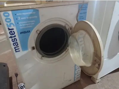 LOTE 490 - 01 LAVADORA DE ROUPAS MARCA ENXUTA. (NO ESTADO) ATENÇÃO! FAZER A VISITAÇÃO ANTES DE ARREMATAR, NÃO SABEMOS SE FUNCIONA. LEILÃO NÃO TEM GARANTIA E NEM DEVOLUÇÃO, SUJEITO A POSSÍVEIS AVARIAS VISÍVEIS/OCULTAS E/OU AUSÊNCIA DE COMPONENTES.
