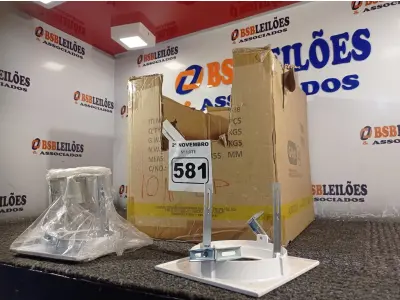 LOTE 581 - 07 LUMINÁRIAS DE EMBUTIR. (NO ESTADO) ATENÇÃO! FAZER A VISITAÇÃO ANTES DE ARREMATAR, NÃO SABEMOS SE FUNCIONA. LEILÃO NÃO TEM GARANTIA E NEM DEVOLUÇÃO, SUJEITO A POSSÍVEIS AVARIAS VISÍVEIS/OCULTAS E/OU AUSÊNCIA DE COMPONENTES.