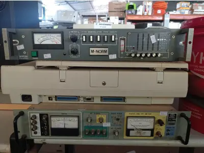 LOTE 366 - 01 MONITOR DE TUBO, 01 SCANNER E 02 APARELHOS ELETRÔNICOS. (NO ESTADO) ATENÇÃO! FAZER A VISITAÇÃO ANTES DE ARREMATAR, NÃO SABEMOS SE FUNCIONA. LEILÃO NÃO TEM GARANTIA E NEM DEVOLUÇÃO, SUJEITO A POSSÍVEIS AVARIAS VISÍVEIS/OCULTAS E/OU AUSÊNCIA DE COMPONENTES.