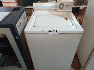 LOTE 479 - 01 MÁQUINA DE LAVAR ROUPAS. (NO ESTADO) ATENÇÃO! FAZER A VISITAÇÃO ANTES DE ARREMATAR, NÃO SABEMOS SE FUNCIONA. LEILÃO NÃO TEM GARANTIA E NEM DEVOLUÇÃO, SUJEITO A POSSÍVEIS AVARIAS VISÍVEIS/OCULTAS E/OU AUSÊNCIA DE COMPONENTES.