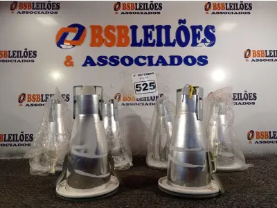 LOTE 525 - 06 LUMINÁRIAS DE EMBUTIR. (NO ESTADO) ATENÇÃO! FAZER A VISITAÇÃO ANTES DE ARREMATAR, NÃO SABEMOS SE FUNCIONA. LEILÃO NÃO TEM GARANTIA E NEM DEVOLUÇÃO, SUJEITO A POSSÍVEIS AVARIAS VISÍVEIS/OCULTAS E/OU AUSÊNCIA DE COMPONENTES.