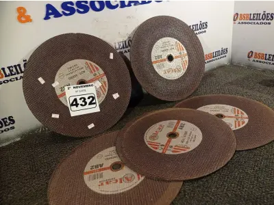 LOTE 432 - 05 DISCOS PARA SERRA DE BANCADA. (NO ESTADO) ATENÇÃO! FAZER A VISITAÇÃO ANTES DE ARREMATAR, NÃO SABEMOS SE FUNCIONA. LEILÃO NÃO TEM GARANTIA E NEM DEVOLUÇÃO, SUJEITO A POSSÍVEIS AVARIAS VISÍVEIS/OCULTAS E/OU AUSÊNCIA DE COMPONENTES.
