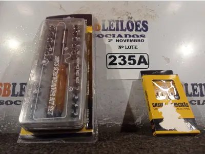 LOTE 235 - 01 KIT DE CHAVES INTERCAMBIÁVEIS MULTIFUNCIONAL E 01 KIT DE CHAVES DE PRECISÃO. (NO ESTADO) ATENÇÃO! FAZER A VISITAÇÃO ANTES DE ARREMATAR, NÃO SABEMOS SE FUNCIONA. LEILÃO NÃO TEM GARANTIA E NEM DEVOLUÇÃO, SUJEITO A POSSÍVEIS AVARIAS VISÍVEIS/OCULTAS E/OU AUSÊNCIA DE COMPONENTES.