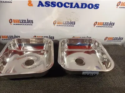LOTE 369 - 02 CUBAS RASAS PARA PIA EM INOX 40X34X11CM. (NO ESTADO) ATENÇÃO! FAZER A VISITAÇÃO ANTES DE ARREMATAR, NÃO SABEMOS SE FUNCIONA. LEILÃO NÃO TEM GARANTIA E NEM DEVOLUÇÃO, SUJEITO A POSSÍVEIS AVARIAS VISÍVEIS/OCULTAS E/OU AUSÊNCIA DE COMPONENTES.