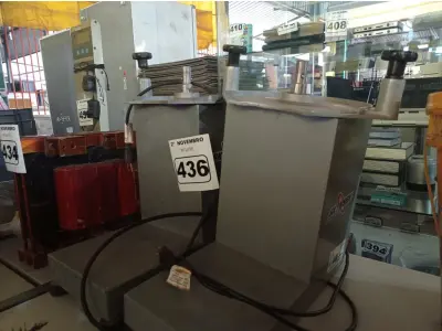 LOTE 436 - 02 BASES PARA PROCESSADORAS DE ALIMENTOS SKYMSEN. (NO ESTADO) ATENÇÃO! FAZER A VISITAÇÃO ANTES DE ARREMATAR, NÃO SABEMOS SE FUNCIONA. LEILÃO NÃO TEM GARANTIA E NEM DEVOLUÇÃO, SUJEITO A POSSÍVEIS AVARIAS VISÍVEIS/OCULTAS E/OU AUSÊNCIA DE COMPONENTES.