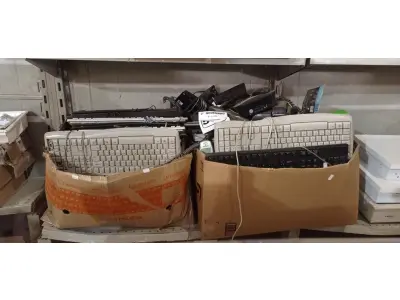 LOTE 553 - 01 LOTE COM VÁRIOS APARELHOS DE TELEFONE E TECLADOS PARA PC MARCAS E MODELOS DIVERSOS. (NO ESTADO) ATENÇÃO! FAZER A VISITAÇÃO ANTES DE ARREMATAR, NÃO SABEMOS SE FUNCIONA. LEILÃO NÃO TEM GARANTIA E NEM DEVOLUÇÃO, SUJEITO A POSSÍVEIS AVARIAS VISÍVEIS/OCULTAS E/OU AUSÊNCIA DE COMPONENTES.