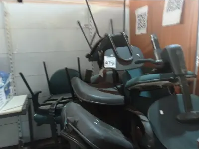 LOTE 476 - 01 LOTE COM VÁRIAS CADEIRAS DE ESCRITÓRIO MARCAS E MODELOS DIVERSOS COM AVARIAS. (NO ESTADO) ATENÇÃO! FAZER A VISITAÇÃO ANTES DE ARREMATAR, NÃO SABEMOS SE FUNCIONA. LEILÃO NÃO TEM GARANTIA E NEM DEVOLUÇÃO, SUJEITO A POSSÍVEIS AVARIAS VISÍVEIS/OCULTAS E/OU AUSÊNCIA DE COMPONENTES.