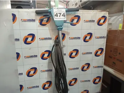 LOTE 474 - 01 ENCERADEIRA INDUSTRIAL. (NO ESTADO) ATENÇÃO! FAZER A VISITAÇÃO ANTES DE ARREMATAR, NÃO SABEMOS SE FUNCIONA. LEILÃO NÃO TEM GARANTIA E NEM DEVOLUÇÃO, SUJEITO A POSSÍVEIS AVARIAS VISÍVEIS/OCULTAS E/OU AUSÊNCIA DE COMPONENTES.