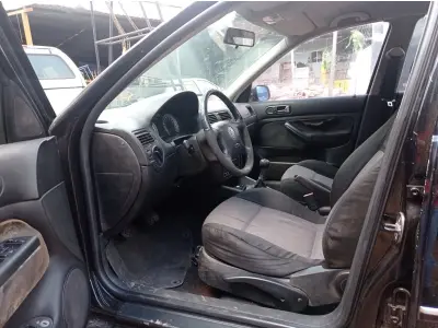 LOTE 601 - 01 VW BORA A GASOLINA; ANO 2006/2007 NA COR PRETA (NO ESTADO) 