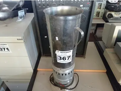 LOTE 367 - 01 LIQUIDIFICADOR INDUSTRIAL MARCA SKYMSEN. (NO ESTADO) ATENÇÃO! FAZER A VISITAÇÃO ANTES DE ARREMATAR, NÃO SABEMOS SE FUNCIONA. LEILÃO NÃO TEM GARANTIA E NEM DEVOLUÇÃO, SUJEITO A POSSÍVEIS AVARIAS VISÍVEIS/OCULTAS E/OU AUSÊNCIA DE COMPONENTES.