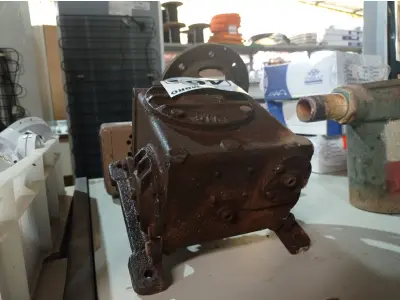 LOTE 462 - 01 REDUÇÃO SEM MOTOR. (NO ESTADO) ATENÇÃO! FAZER A VISITAÇÃO ANTES DE ARREMATAR, NÃO SABEMOS SE FUNCIONA. LEILÃO NÃO TEM GARANTIA E NEM DEVOLUÇÃO, SUJEITO A POSSÍVEIS AVARIAS VISÍVEIS/OCULTAS E/OU AUSÊNCIA DE COMPONENTES.