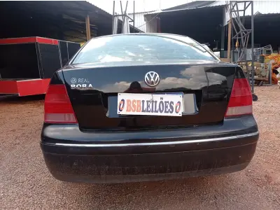 LOTE 601 - 01 VW BORA A GASOLINA; ANO 2006/2007 NA COR PRETA (NO ESTADO) 